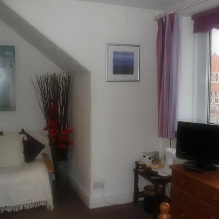 Warwick 3* Carlisle (Cumbria)