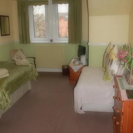 Warwick Guest house 3*