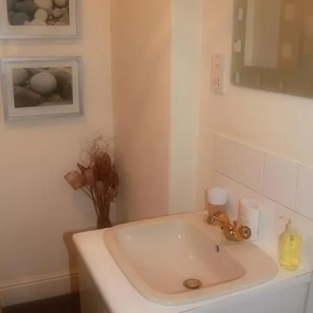 Warwick Guest house 3*