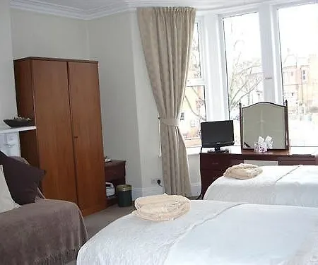 Warwick Guest house 3*